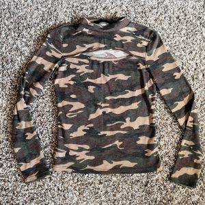 🌺5/$25 NWOT Urban Episode Cameo Top